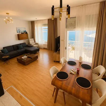 Girne Lords Palace Yaninda Muhtesem Deniz Manzara Engomi